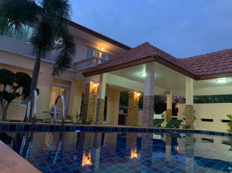 Yoch Pool Villa Паттая Екстер'єр фото